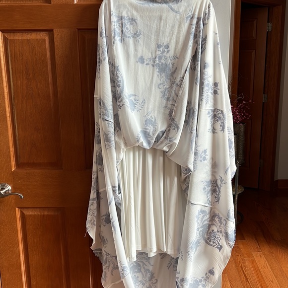 City Chic 16W Shinjuku White & Blue Floral Maxi Dress - Picture 13 of 13